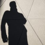 Aplastada por una sombra